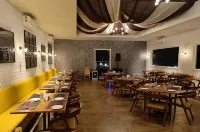 Hotel le Roi Lake View Koti فنادق في Tehri Garhwal