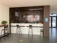 Shengji Business Hotel (Yucheng South Toll Gate)