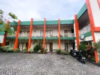 Plum Xpress Buduran Hoteles cerca de Pos security Cluster saphire