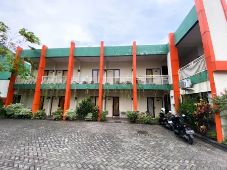 Plum Xpress Buduran Отели рядом с достопримечательностью «Superland Suncity Mall Sidoarjo»