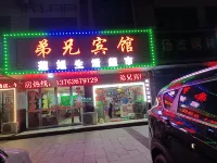 Lixian Brothers Hotel - Parkplatz