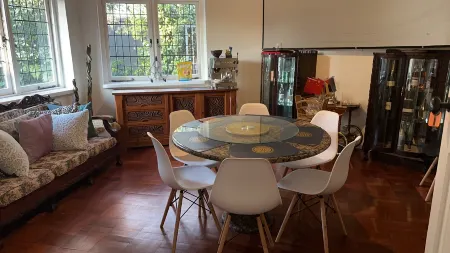 Yvonne's house Отели рядом с достопримечательностью «Витватерсрандский университет»