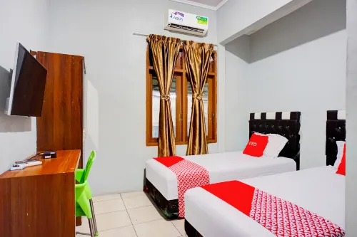 OYO 93071 Home Stay Kembar Syariah