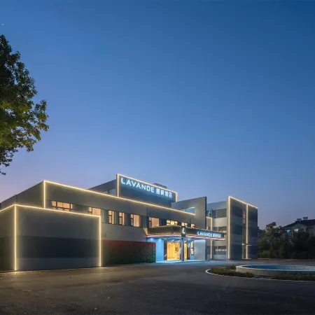 Lavande Hotel (Nanjing Lukou Airport Tongshan Subway Station) Отели рядом с Аэропорт Нанкин