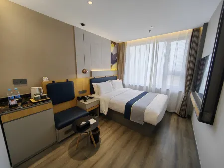 Homeinn Selected Hotel (Baotou Guyang County Government) Отели рядом с достопримечательностью «Ботоу (отдел Городской Городской Бостонской)»