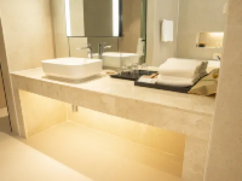 Wave M Hotel West 始興市のホテル