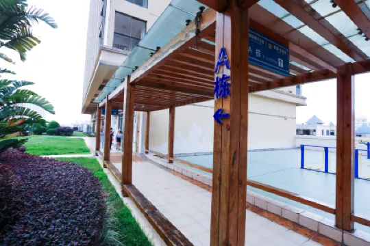 Beihai Xiyue Vacation Homestay (Ningchuncheng Railway Station)