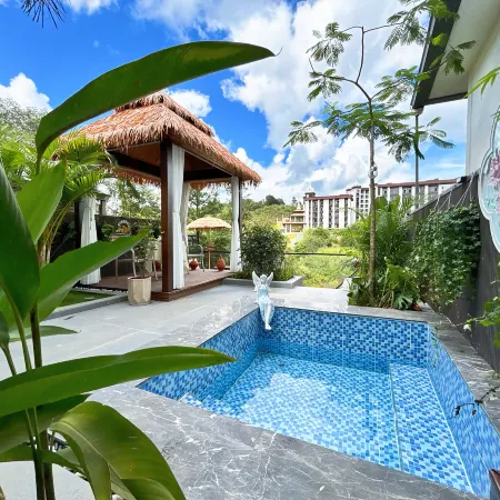 Xishuangbanna Menghai Dream Xiangjia Hot Spring Cloud Villa