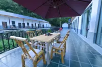 Tali Homestay - Pools