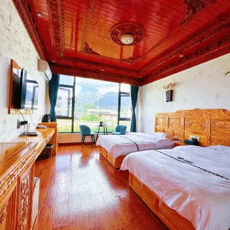 Lulang Zaxidele Tibetan Courtyard