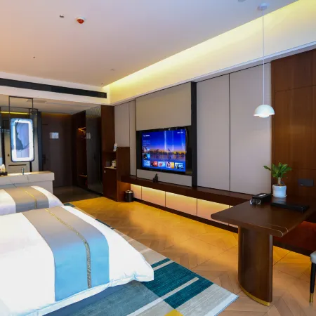 Cili Boat Autumn Hotel