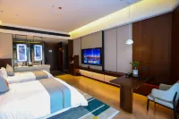 Cili Boat Autumn Hotel