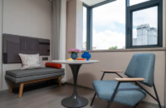 如家商旅酒店（西雙版納景洪潑水廣場江邊夜市店） 鄰近孔雀湖的酒店