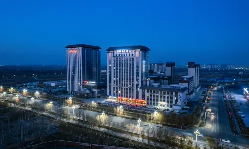 Homeinn Plus Hotel (Aksu Jiefangbei Road Airport)