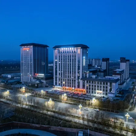 Homeinn Plus Hotel (Aksu Jiefangbei Road Airport)
