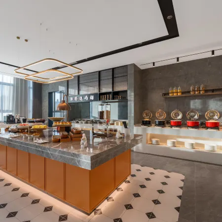 Homeinn Plus Hotel (Hotan Huochezhan)
