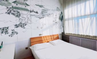 Yijia Theme Hotel
