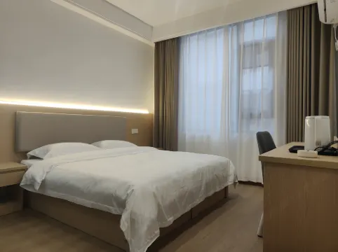 Xinyang Yuelai Inn