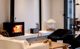 Dali Anyin·Autumn Hotel