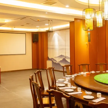 Elong R.YUN Hotel (Handan Daming City Bus Station)