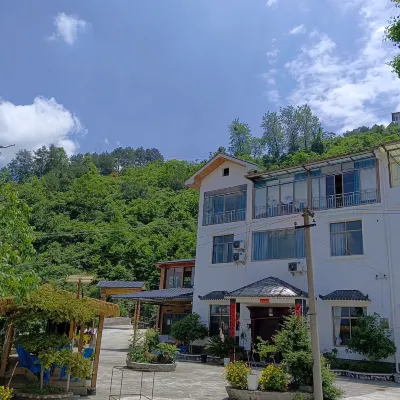 Waipojia Warm Heart Lodge Hotels near Maniaoshui Waterfall