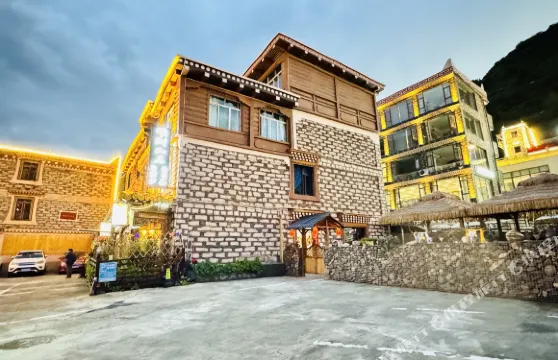 明財山莊（四姑娘山景區店）