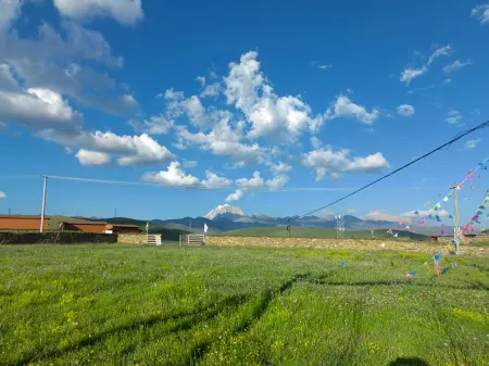 Kangding Manyunjian Homestay (Gulong Village) Отели рядом с достопримечательностью «Тагун»