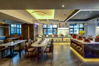 Homeinn Plus Hotel (Suining Central Business District Pedestrian Street)