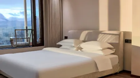 Myanmar Overseas Chinese Hot Spring Private Hot Spring Inn Отели рядом с достопримечательностью «Beihai Wetland»