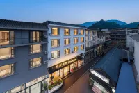 Xiangli Qingsu Homestay (Emeishan Scenic Area Baoguo Temple) - parking