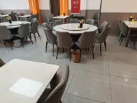 Xingchen Oxygen-enriched Hotel (Saga) - parking