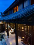 Qiaozhen Hot Springs Chinese Inn - غرفة مطلة على الجبل