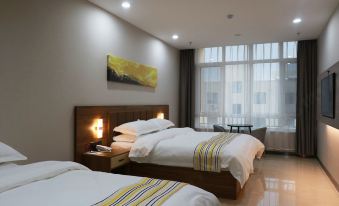 Huayi Selected Hotel (Rizhao High tech Zone Talent Store)