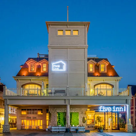 Dalian Fiveinn·5 Haisu Designer Homestay Отели рядом с достопримечательностью «Лаохутан Парк»