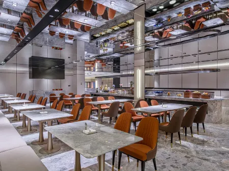 Crystal Orange Tianjin Binjiang Road Pedestrian Street