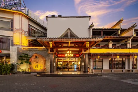 Royal Bay Hotel (Zhuhai Baiteng Lake) Отели рядом с достопримечательностью «Crocodile Island»