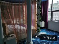 吉安宏泰聚缘主题时尚酒店 - 高级大床房