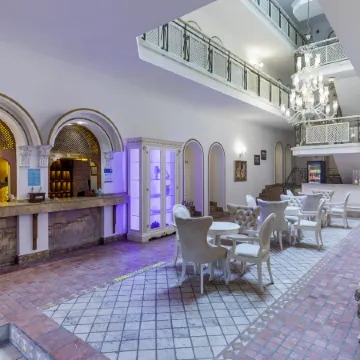 Adalya Port Hotel Отели рядом с достопримечательностью «Район Калеичи»