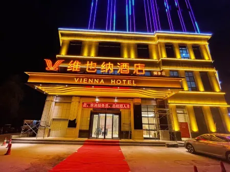 Vienna Hotel (Kaifeng Lankao Jiao Yulu Memorial Park) Отели рядом со станцией Lankao Railway Station