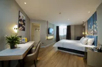 Magnotel (Feng County Bus Station)