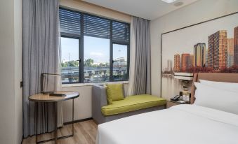 Parkgeun Hotel (Shenzhen Luohu Port Xiangxi Metro Station)