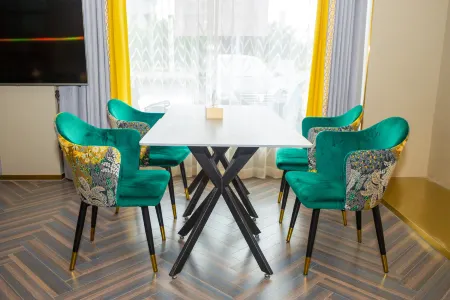 Lanjing Business Hotel (Ningjin Debai Square Xinyi Middle School Branch) Отели рядом с достопримечательностью «Zhongxinda Street Square»