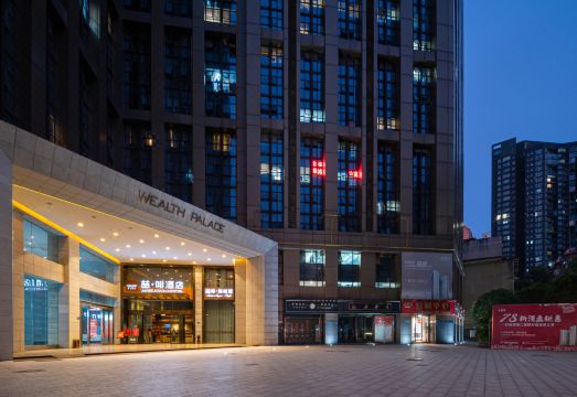 喆啡酒店（长沙芙蓉中路窑岭湘雅二医院地铁站店）外景图