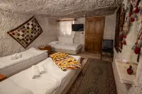 Seven Rock Cave Hotel - Hostels