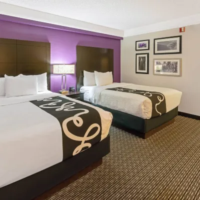 La Quinta Inn & Suites by Wyndham Phoenix Scottsdale Hotels near Orange Tree Golf Course