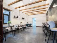 Fangxian Yunzhong Jinshu Electric Sports B&B Hotels in Fang County
