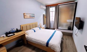Yuan Apartment