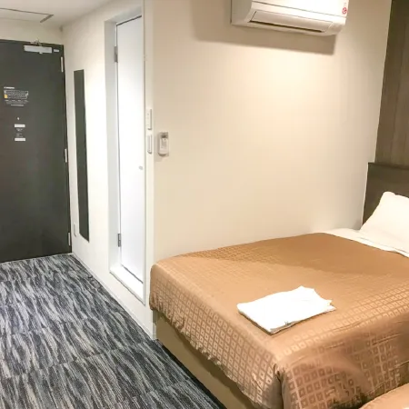 HOTEL LiVEMAX Takamatsu Eki Mae Отели рядом с достопримечательностью «Башня Символ»