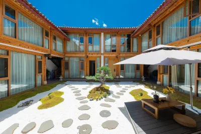 lijiang Nanting. Wind courtyard by stream 속하고진(수허구전) 주변 호텔