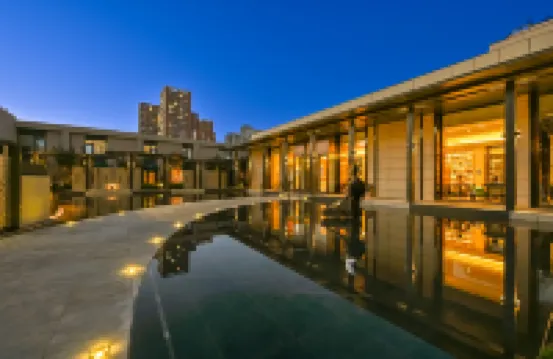 Atour Hotel (Beijing Guomao Chaoyang Joy City ) Hotels near Qingnianlu Station